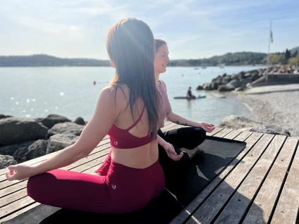 Lezione individuale di yoga con vista sul Lago di Garda 0